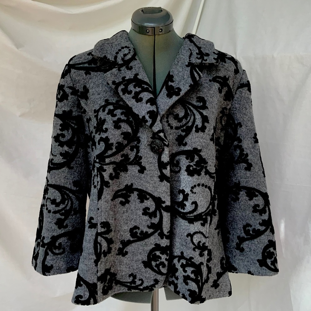 Coldwater Creek jacket gray with black design size XL 18